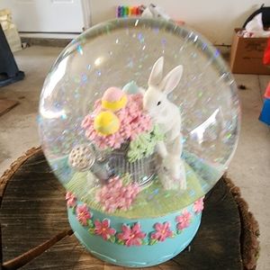 NWT Beautiful Bunny 🐰Globe pushing their flower cart with colorful flowers!
